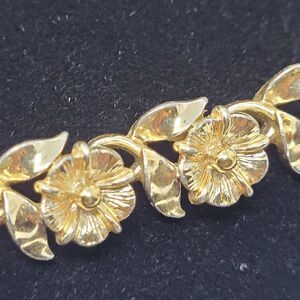 Vintage 70s Signed Lisner Gold Tone 3D Flower Link Collar Chocker Necklace Glam